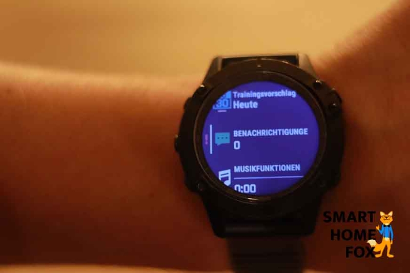 Man sieht die Garmin Fenix 6 Pro.